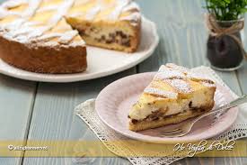Di certo realizzare questa crostata al limone è facilissimo ma lo è ancor di più spazzolarla via prestissimo, e sappiate inoltre che è perfetta in ogni occasione, dalla merenda, alla colazione e per concludere una cena importante. Crostata Di Ricotta E Gocce Di Cioccolato