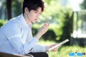 Thủ phủ trịnh châu của tỉnh đã trở thành một đại dương bao la, nước tích tụ trong tàu điện ngầm ngày càng nghiêm trọng, có những đoàn tàu trên tuyến. NgÆ°á»i Ná»•i Tiáº¿ng á»Ÿ Ha Nam NÆ°á»›c Trung Quá»'c