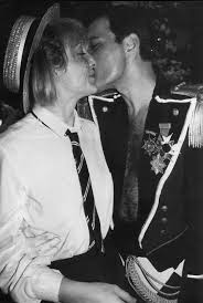 Freddie Mercury Photo Freddie And Mary Austin Mary Austin Freddie Mercury Queen Freddie Mercury Freddie Mercury