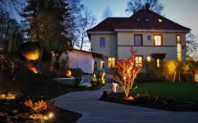 Wegfuhrung Mit Licht Im Garten Licht Im Garten Garten Wasser Im Garten