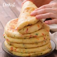 Potete aromatizzarlo con rosmarino o origano e la preparazione non ha bisogno di lievito. Cookist Pane Soffice Alle Verdure In Padella Profumato Morbido E Veloce Da Preparare Facebook