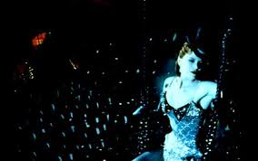 A poet falls for a beautiful courtesan whom a jealous duke covets. Moulin Rouge Film 2001 Trailer Kritik Kino De