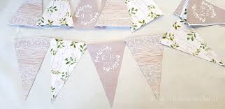 Le plus grand choix de chemins de table pour votre mariage pas cher, sets de table mariage, nappes mariage,décoration de table mariage, porte nom mariage, chevalets mariage, marque place, perles de pluie, confettis mariage, mariage pas. Guirlande De Fanions Personnalises Mariage Champetre Boutique Fetes Vous Meme