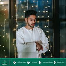 Kitab yang menjadi salah satu kitab rujukan, serta buku induk berkenaan tentang doa, dan dzikir yang populer di dunia islam. 0350 Doa Setelah Shalat Fardhu Shalat Laduni Id