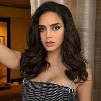 Melissa Staples's Instagram, Twitter & Facebook