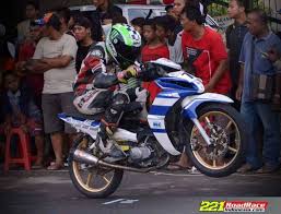 Sejak pertama kali dikeluarkan, jupiter z ini memang langsung menarik minat masyarakat. Zupiter Z Robot Di Mata Pembalap Edisi Sejarah Klan Yamaha Jupiter Bonsaibiker