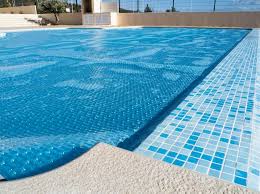 When the bubble paper pool cover absorbs the suns rays it gradually heats the water in the pool while the cool pool water keeps the solar cover cool. Bubble Wrap Or Foam What Is The Best Type Of Summer Cover For Your Swimming Pool Webshop Swimmingpools Be