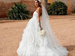 Vera wang, monique lhuillier, jenny packham, lazaro, claire pettibone + over 300 others! 26 Best Princess And Ball Gown Wedding Dresses Of 2021