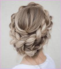 This ornate option uses pearls and crystals to highlight the spiraled. Wedding Hairstyles For Short Hair Updos Explore Dream Discover Blog