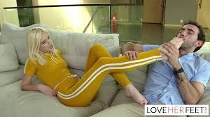 Step sister Jessie Saint cant get enough of foot fetish with her bro