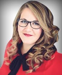 Elyse Russell's Instagram, Twitter & Facebook