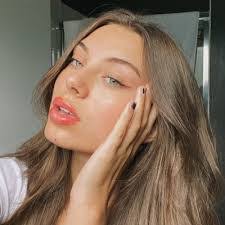 Caitlin Carmichael's Instagram, Twitter & Facebook