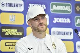 Born 23 october 1989) is a ukrainian professional footballer who plays as a winger or forward for english premier league club west ham united and the ukraine national team. Andrij Yarmolenko Shvedska Komanda Diye Agresivno J Zasluzheno Peremogla V Grupi Ale Mi Postarayemosya Zigrati U Svij Futbol Pokazati Maksimum Oficijnij Sajt Ukrayinskoyi Asociacyiyi Futbolu