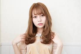 抜け感前髪ふわふわヘアの巻き方講座 天使の羽がモテヘアの秘密