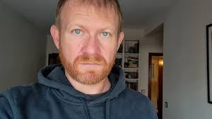 Who can recommend a photographer in Barcelona for a family photo shoot?