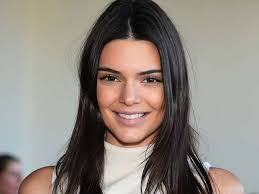 Kendall Jenner i shpëton një aksidenti me makinë