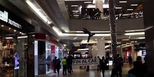 Si necesitas ayuda psicológica especializada o conoces a alguien que la requiera, el ministerio de salud tiene un teléfono de ayuda. Video Estudiantes Endeudados Realizan Simulacro De Suicidio En El Costanera Para Manifestarse Por El Fin Al Cae El Mostrador