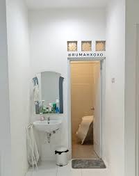 Contoh kamar mandi kecil unik model kamar mandi terbaru contoh kamar mandi kecil unik hello teman ku salam damai kembali bersamaku di dalam blog rumahtopia com yang mana pada kesempatan kali ini aku masih tetap memberikan contoh kamar mandi kecil unik yang bisa kamu. 75 Desain Kamar Mandi Kecil Minimalis Sederhana Terbaru 2020 Rumah Impian