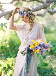 Coiffure de mariée avec couronne de fleurs. Pian Cu FaÈa In Sus InÅ£elege Couronne De Fleur Boheme Chic Apitotal Ro