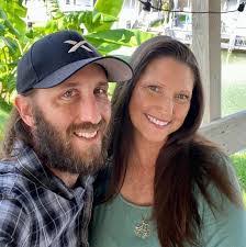 Brandi Daigle's Instagram, Twitter & Facebook