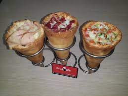 Sur votre plan de travail, étalez votre pâte à pizza. Notre Specialite La Pizza Cornet Picture Of Pause Dej Monastir Tripadvisor