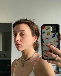 Emma Chamberlain On Instagram Im Breaking Out And All Of My Acrylic Nails R Falling Off And I Have Two Rolls Of Toilet Pape Emma Chamberlain Emma Chamberlain
