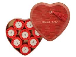 Regalare dei cioccolatini a san valentino, debitamente contornati da fiori e cena, è cosa buona e giusta, ma come scegliere quali regalare? Le Idee Regalo Per San Valentino 2020