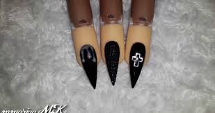 Una combinación #llamas y #tablerodeajedrez diseño original de #nailsart decime, ¿no te llevas todas las miradas con un set así. Unas Acrilicas Negras Black Acrylic Nails Halloween Nails Manicuravip Com
