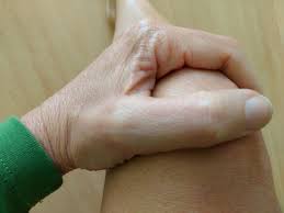 Knacken Im Knie 4 Erklarungen Wie Das Knirschen Entsteht Knie Marathon Knie Op Reha Patienten Aufgepasst
