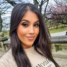 Anna Hebenstreit's Instagram, Twitter & Facebook