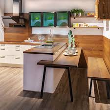 Cuisine En L Jumelee Avec Table Attachee Ceux Ci Et D Autres Formes De Cuisine Cuisine Moderne Decoration De Cuisine Interieur De Cuisine