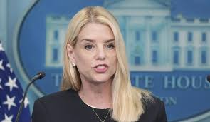 Jeffrey Epstein did not maintain a "client list," the Justice Department  says, walking back a theory Attorney General Pam Bondi had promoted. Here's  more:  https://www.newson6.com/story/686c2df019f6952bdbe5ef40/jeffrey-epstein-justice-department-pam  ...