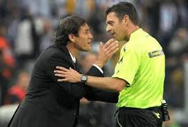 Además, tras chocarle la mano al árbitro, bonucci también le dio una palmada en la espalda. Juventus Roma Arbitro Rocchi Il Caso Bonucci Chiarisce Non Volevo Offendere Nessuno 6 E 7 Ottobre 2014