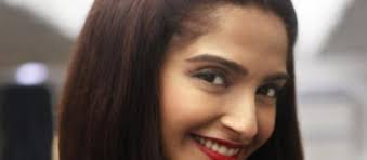 Aamir Khan encourages Sonam Kapoor to be realistic in Bollywood biopic  'Neerja'