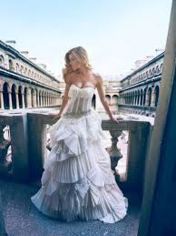 Lasciati sedurre dalla nuova collezione donna versace primavera estate 2021: Vanitas E Belen Rodriguez La Collezione 2014 Di Abiti Sposa Sensuali E Provocanti Abiti Da Sposa