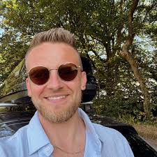 Hi I wonder if anyone hires roofboxes locally?