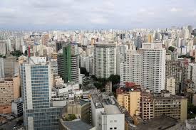 São paulo znajduje się około 800 m n.p.m, 70 km od oceanu atlantyckiego. Sao Paulo Brazil