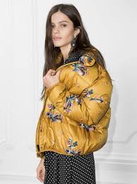 Des marques et vous renouvelle chaque saison ses collections de vêtements et d'accessoires femme pour vous proposer des silhouettes toujours dans l'air du temps. Doudoune Fleurie De Other Stories Relooking Paris 6