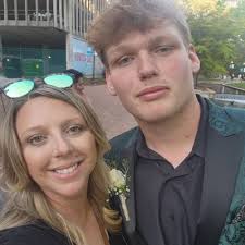 Hannah Duvall (@me_n_my_crew)