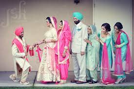 Indian Wedding Family Portrait Wedding Photography By Jsk Photography Pakistani Wedding Photography Wedding Photoshoot Poses Wedding Photography Family