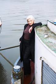 Go on to discover millions of awesome videos and pictures in thousands of other categories. Nieuwe Stubru Stem Gloria En Lummense Moeder Machteld Glor Lummen Het Belang Van Limburg Mobile