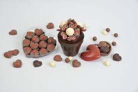 Saint Valentin 2020 Regaler Vos Papilles Tout En Celebrant L Amour En 2020 Coeurs En Chocolat Saint Valentin Bouquet De Chocolats