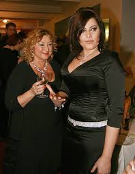 Zde je uvedena v novém nastudování ve. Fotogalerie Ilona Csakova