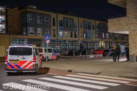 Rond 01.10 uur vannacht werd er wederom een persoon neergeschoten in dordrecht. Joey Bremer On Twitter De Schietpartij Van Zaterdag Jl In Dordrecht Houdt Mogelijk Verband Met Een Eerdere Schietpartij Op 15 Maart Jl Zaterdag Kwam Johnny Henriques Om Het Leven Zijn Broer En