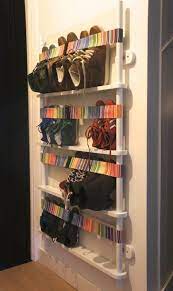 Schuhregal platzsparend, schuhregal gegen die wand im flur stockfotografie alamy, tür schuhregal schuhständer schuhablage schuhschrank tür wand 18 paar schuhe ebay, wohnling wand garderobe. Schuhregal Design Kreativ Band Flach Interessant Wand Weiss Schrank Schuhablage Diy Schuhaufbewahrung Eingangsbereich Schuhablage