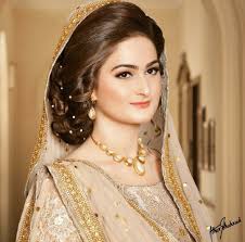 Love This Simple Bride Pakistani Bridal Hairstyles Simple Bridal Hairstyle Mehndi Hairstyles