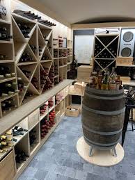 L' aménagement de la cave à vin est adapté et modulable en fonction du nombre de bouteilles que vous avez à conserver. Agencement Cave A Vin Ille Et Vilaine Menuiserie Rennes
