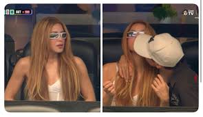 Shakira com Milan e Sasha, seus filhos, assistindo o jogo de Argentina e  Áustria. #FIFAWorldCup
