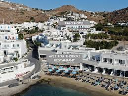 Starts operating at 7:50 am and ends at 10:10 pm. 3enodoxeio Argo Platys Gialos Mykonos Mykonos 3enodoxeia