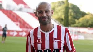 عادل نجم وقائد منتخب الأرجنتين الأول لكرة القدم، ليونيل ميسي، الرقم القياسي لأكثر اللاعبين الأرجنتينيين خوضاً للمباريات الدولية. Ù‚Ø§Ø¦Ø¯ Ù…Ù†ØªØ®Ø¨ Ø§Ù„Ø£Ø±Ø¬Ù†ØªÙŠÙ† Ø§Ù„Ø³Ø§Ø¨Ù‚ Ø®Ø§ÙÙŠÙŠØ± Ù…Ø§Ø³ÙƒÙŠØ±Ø§Ù†Ùˆ ÙŠØ¹ØªØ²Ù„